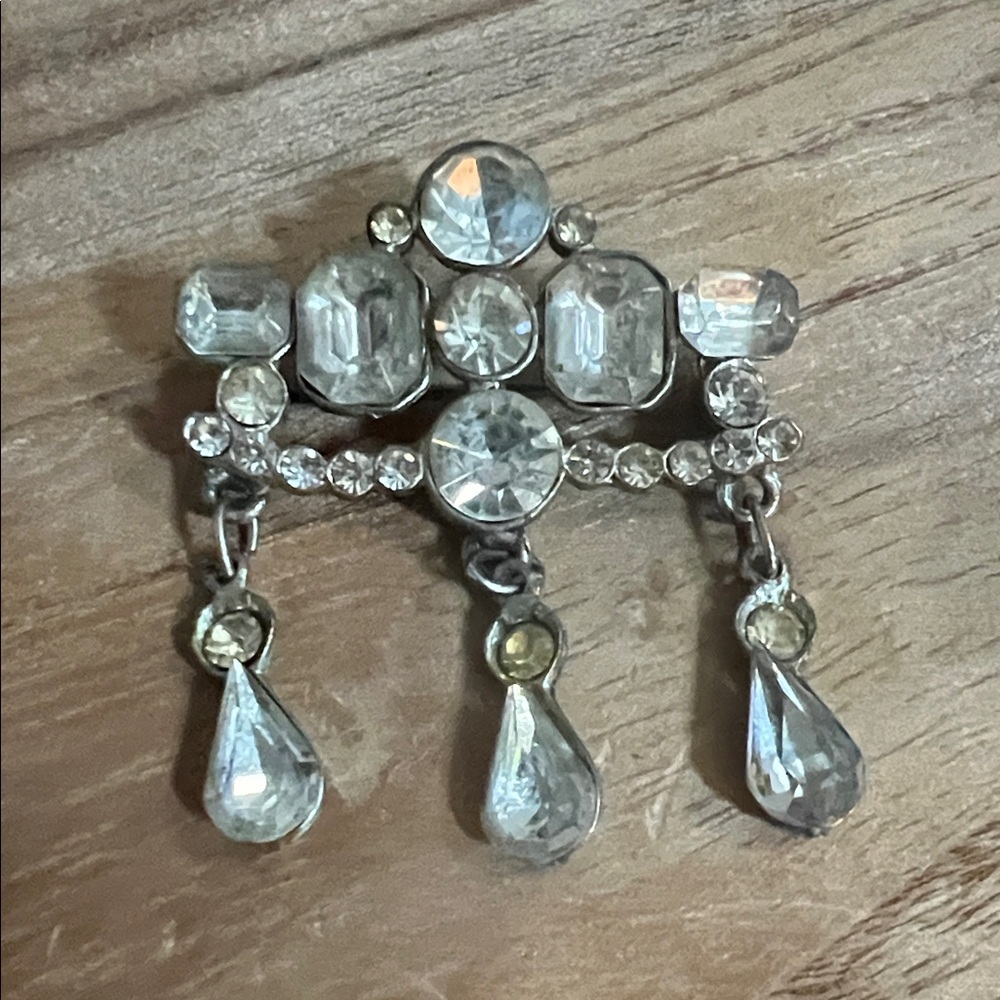 Elegant Silver Tone Vintage Crystal Drop Brooch
